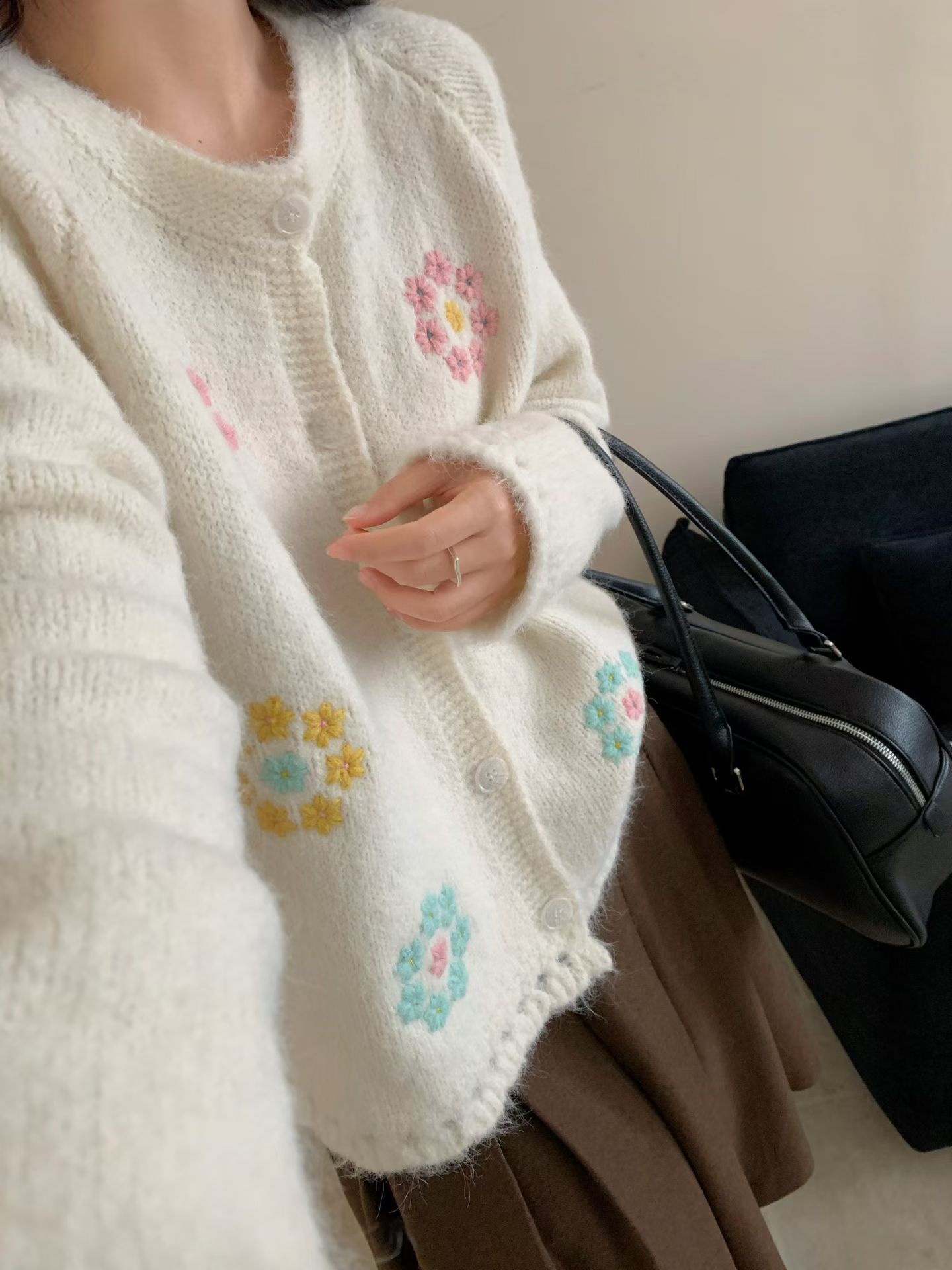 Suéter Cárdigan Hecho a Mano E - Embroidery Egg reseña y precio